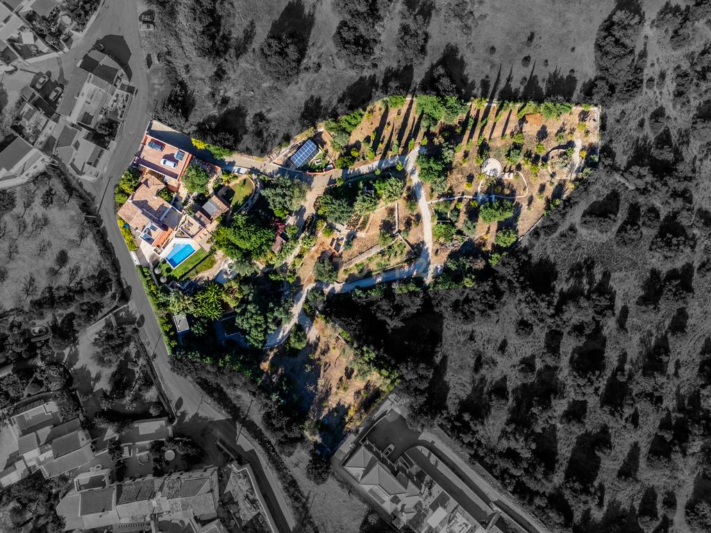 Propriedade com três habitações, piscina aquecida e sauna, num terreno de 10.000 m² - Image 151