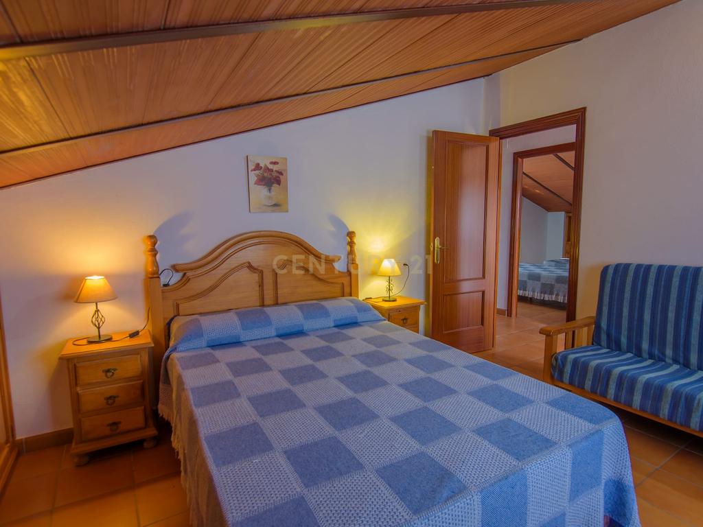 Uma propriedade rural rodeada pela natureza com uma casa de dois andares, piscina privada vedada e terraço para banhos de sol, licença turística, um olival produtivo, instalações para animais adaptáveis ​​e acesso pavimentado a apenas 10 minutos de Ronda. - Image 44