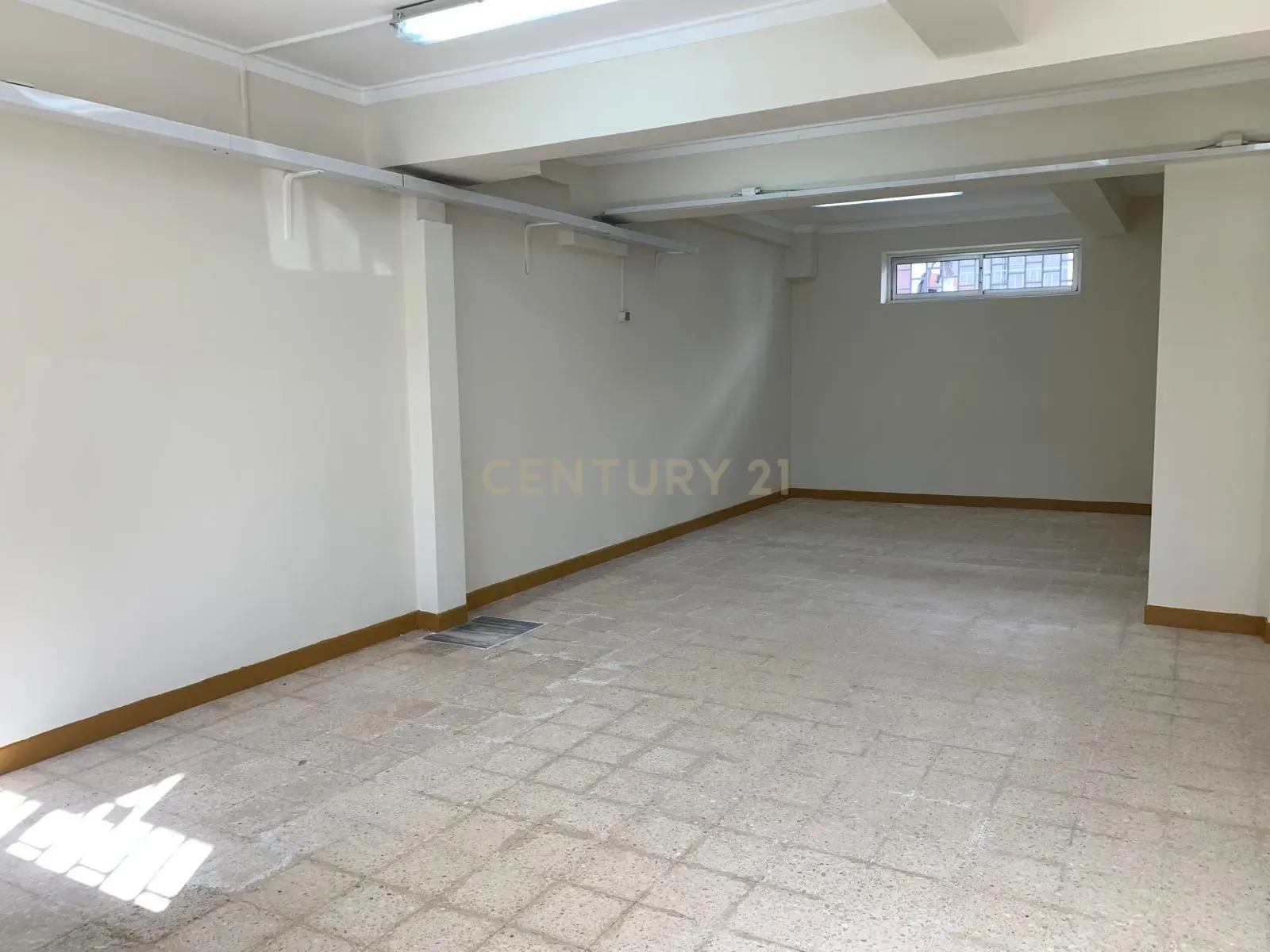 Fotografia 10 de Loja para arrendamento no Cacém