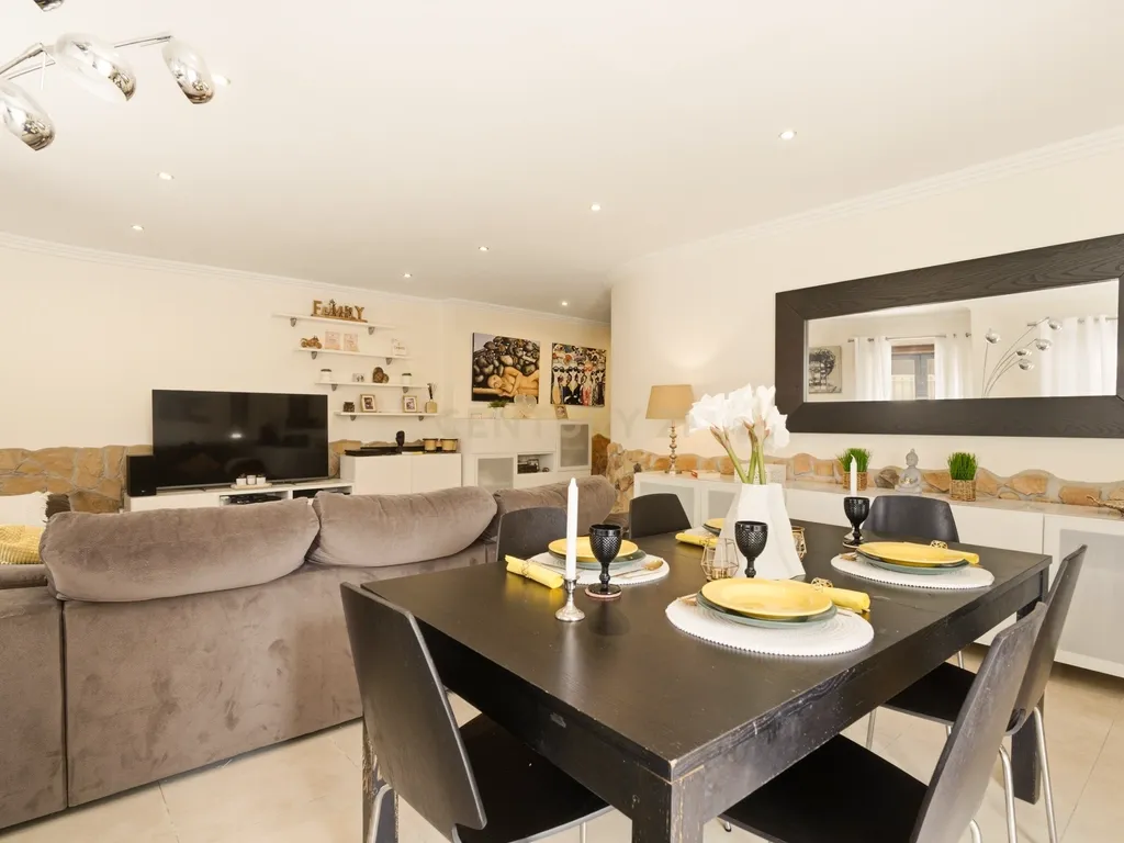 Apartamento T3 com terraço privativo, churrasqueira, zona de refeição e forno a lenha — Venda do Valador, Venda do Pinheiro - Image 7