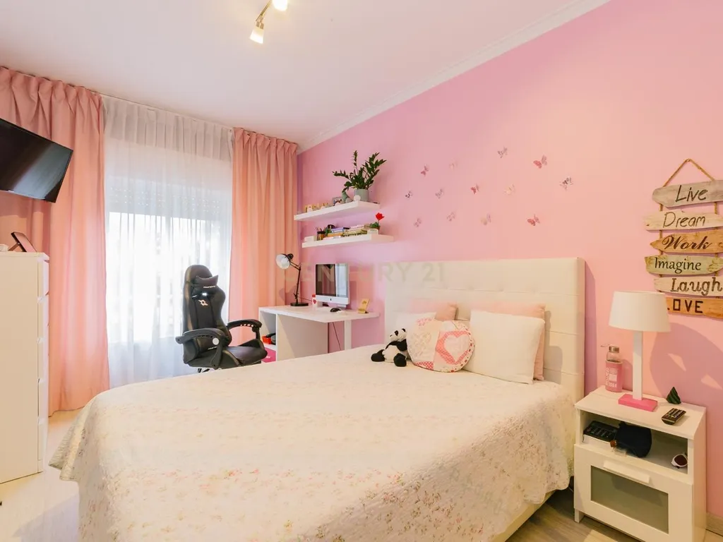 Apartamento T2 em Santa Marta do Pinhal – Corroios - Image 11