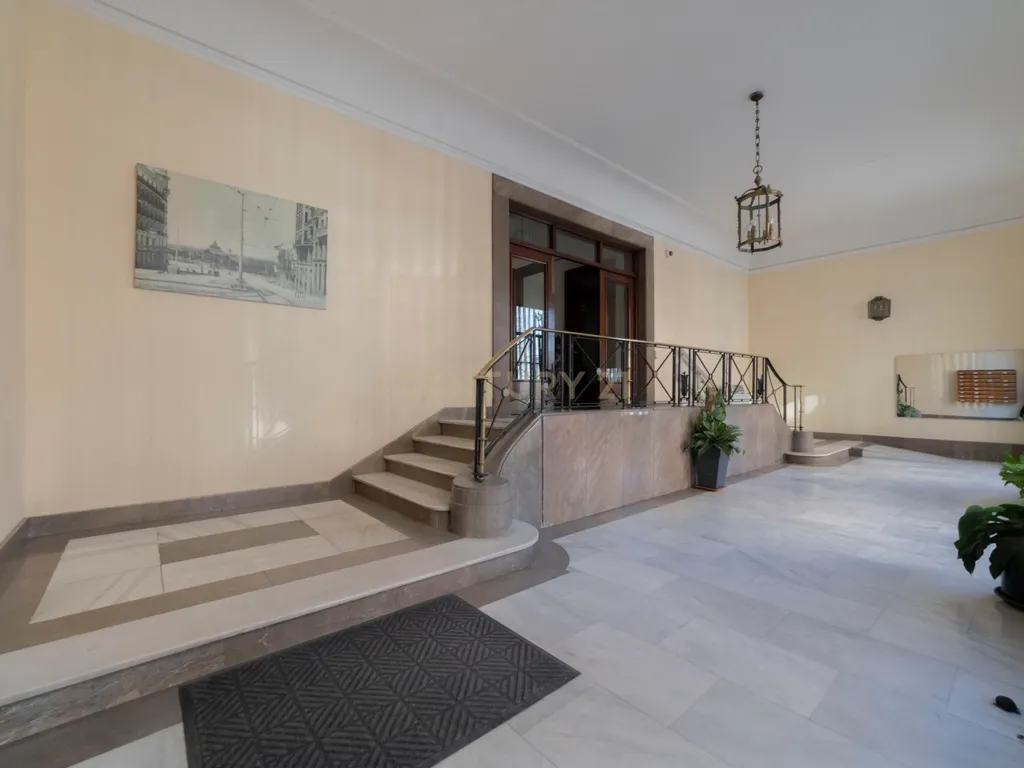 Luxuoso Apartamento T5 com Vista Panorâmica em Madrid - Image 33