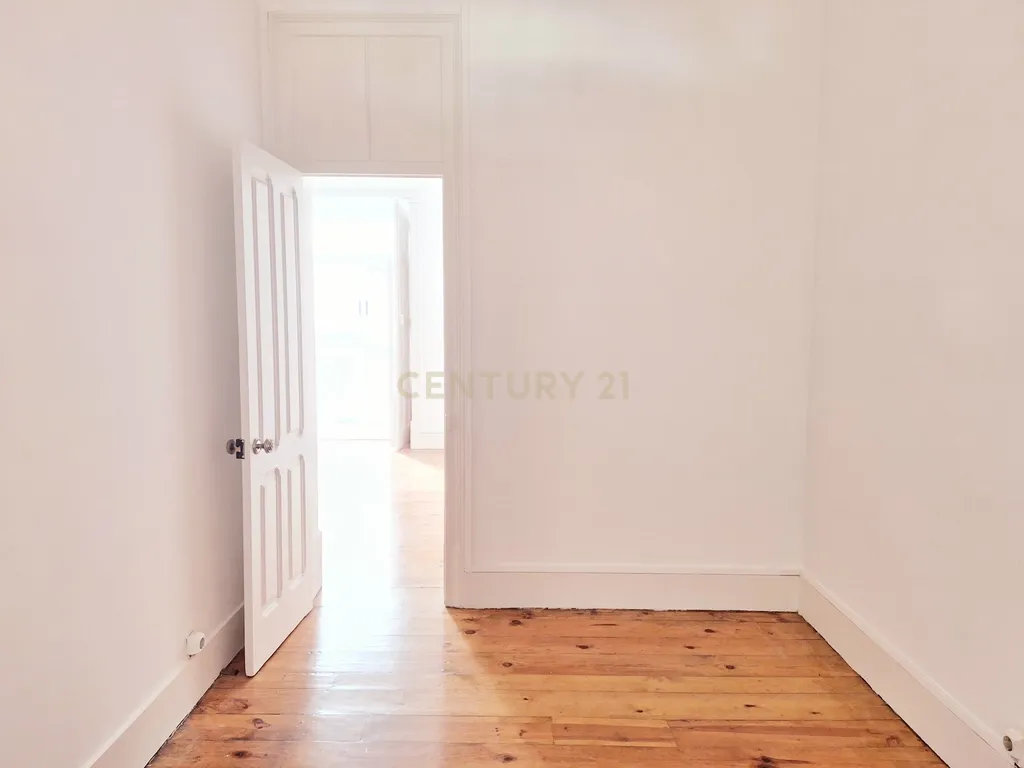 Apartamento T3+2 para Arrendamento em Campolide - Image 15