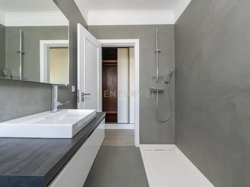 Apartamento Remodelado com Vista Mar na Ericeira, lugar de parqueamento - Image 20