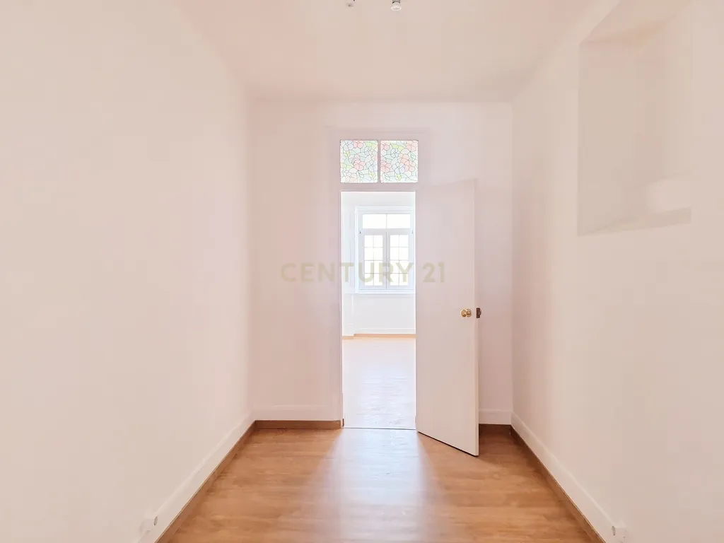 Apartamento T3+2 para Arrendamento em Campolide - Image 10