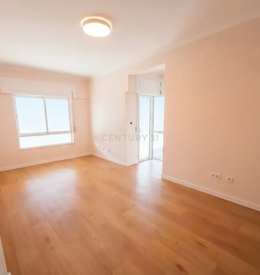Fotografia 11 de Apartamento T3 Remodelado Massamá