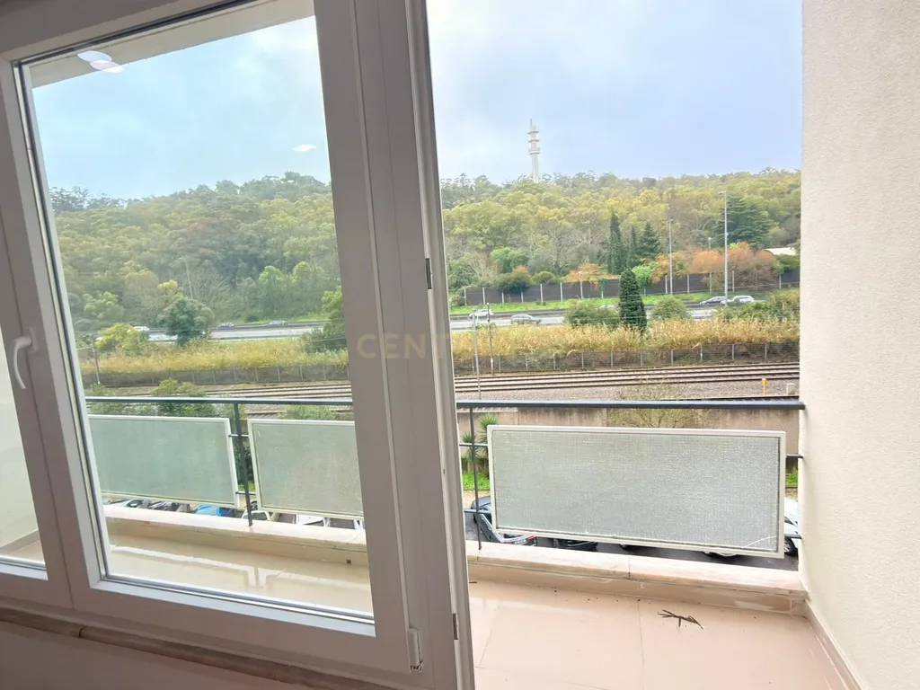Espaçoso Apartamento T3 em Benfica - Image 17