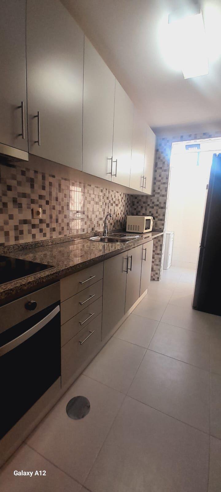 Fotografia 3 de Apartamento T1 para arrendar com Varanda e Vista para a Cidade no Porto