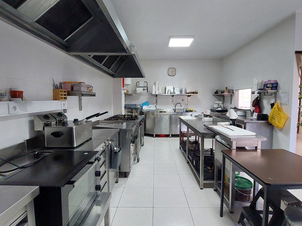 Trespasse de Café/Restaurante Totalmente Equipado | Patacão – Faro - Image 17