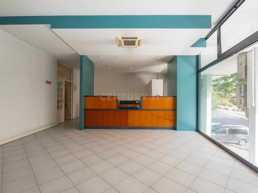 **Fantástica loja de dois pisos em Linda a Velha** - Image 19