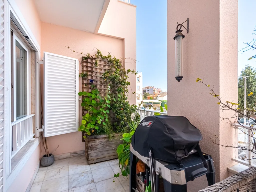 T3 no Bairro de Santa Teresinha – Junto aos Jardins da Parede - Image 12