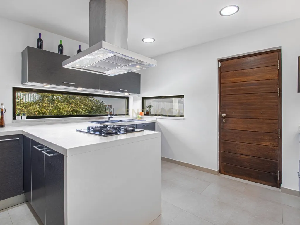 Moradia Isolada T4 291m2 em Lote de 1050 m2 em Mucifal, Colares, Sintra - Image 15