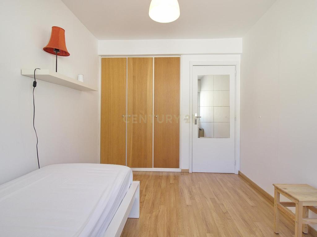 Apartamento T2 com Jardim e Piscina - Image 7