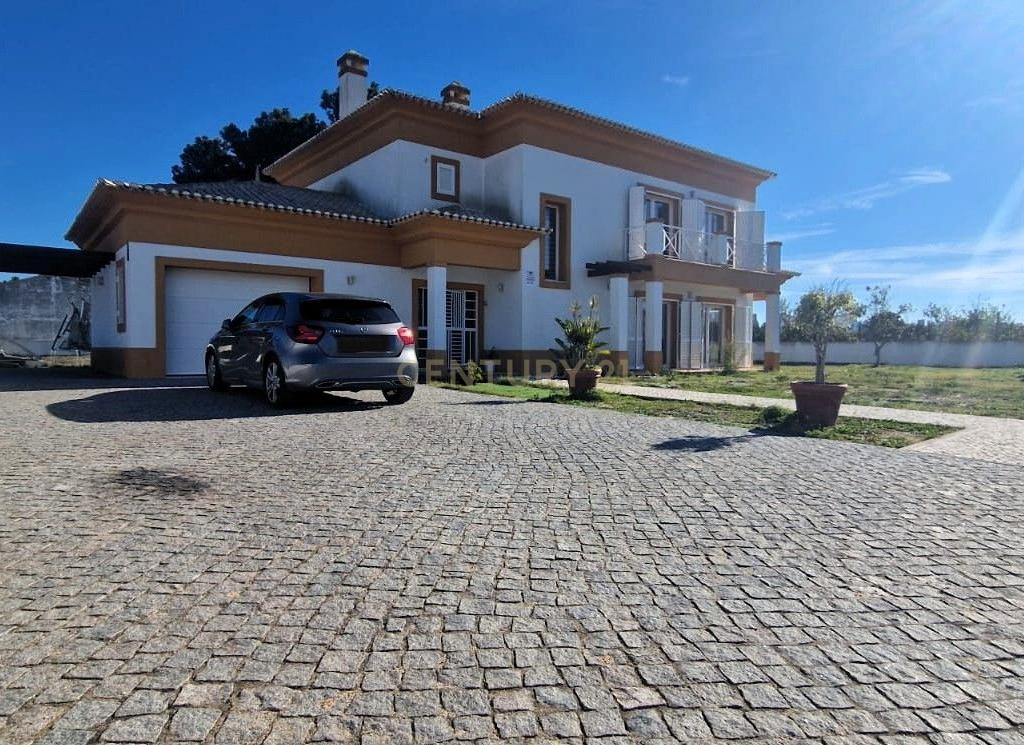 Moradia independente T4 Quinta do Conde - Image 2