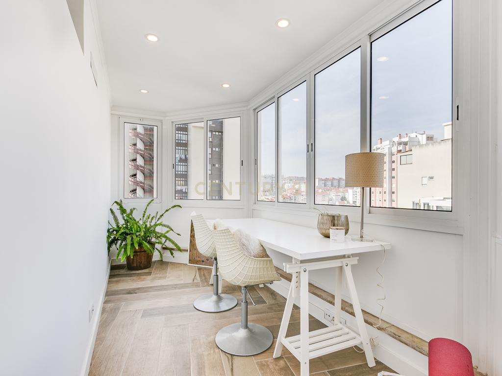 Apartamento T4 com 3 Suites, em zona Prime de Algés - Image 43