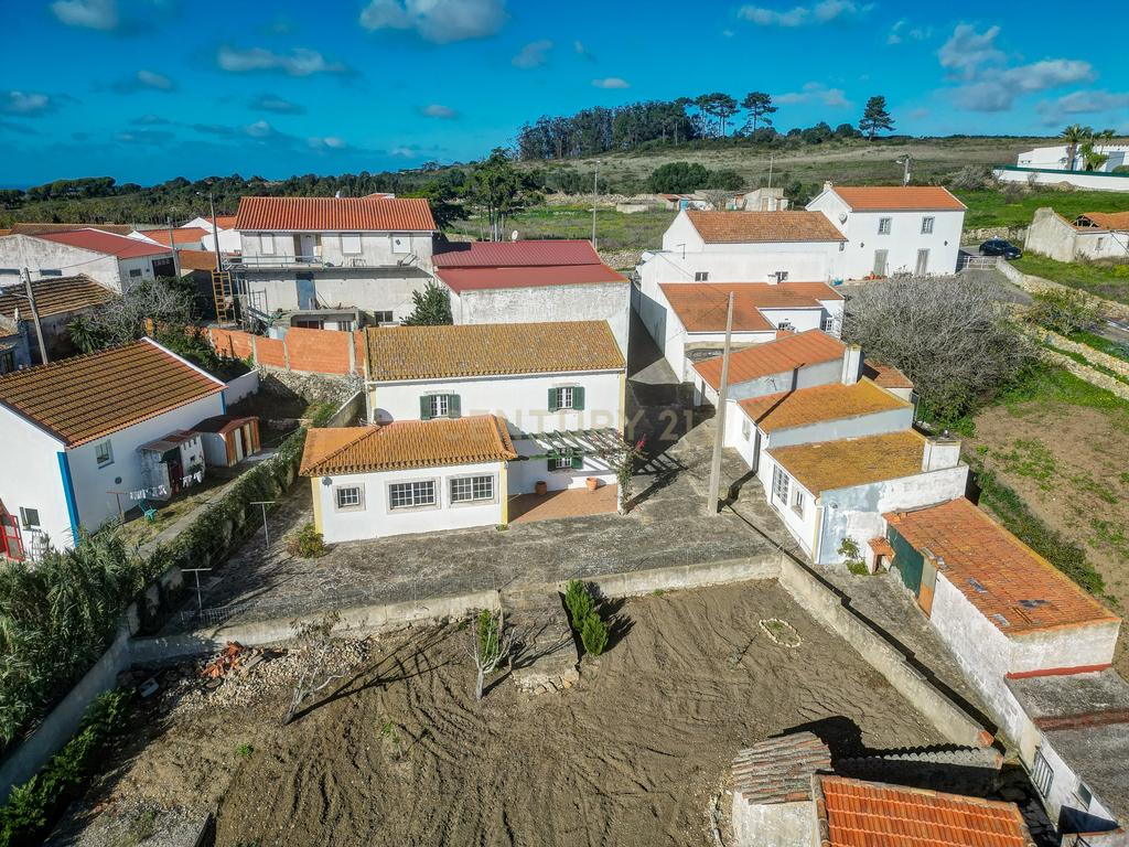 Moradia Isolada T3 com 2480m2 de terreno, poço e com anexos - Image 45