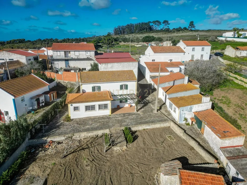 Moradia Isolada T3 com 2480m2 de terreno, poço e com anexos - Image 45