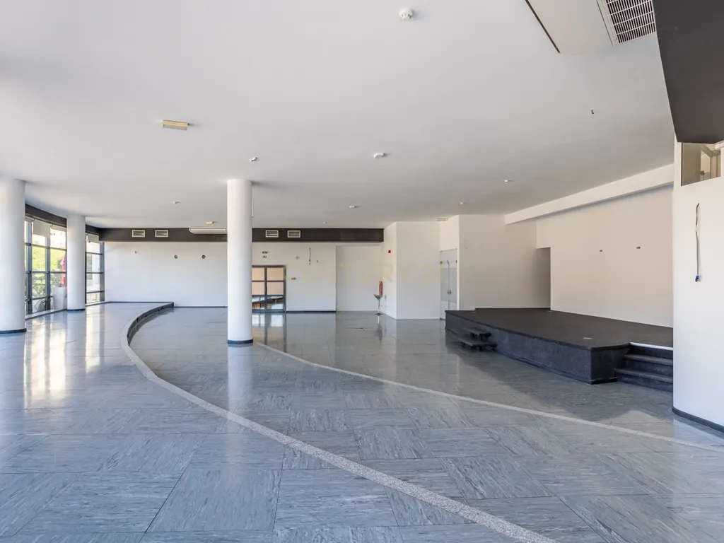 Edifício Comercial em Carnaxide - 5 Pisos - Image 52