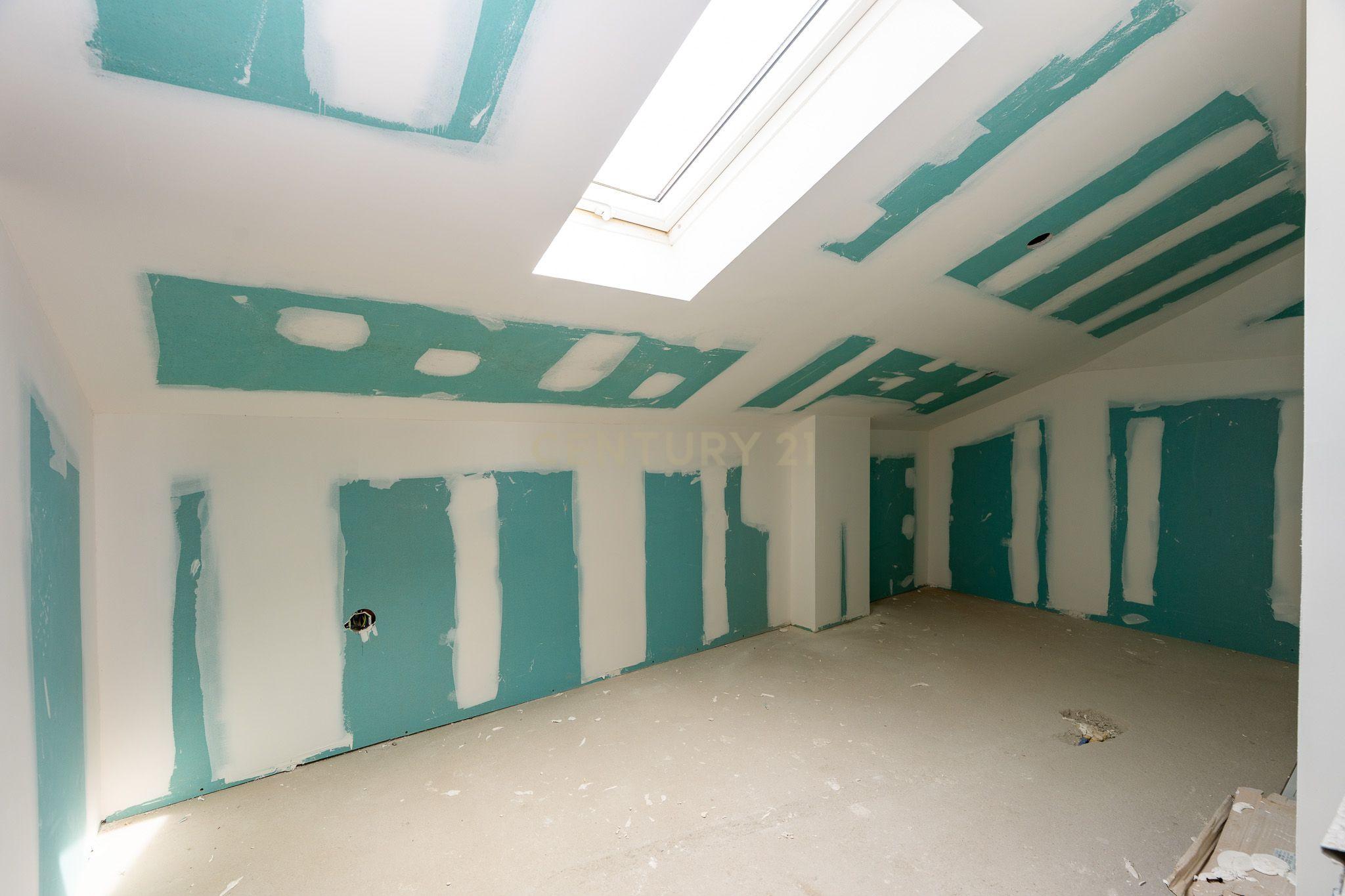 Moradia T4 em Alcântara com Dois Duplex Independentes - Ideal para Habitação e Investimento - Image 14