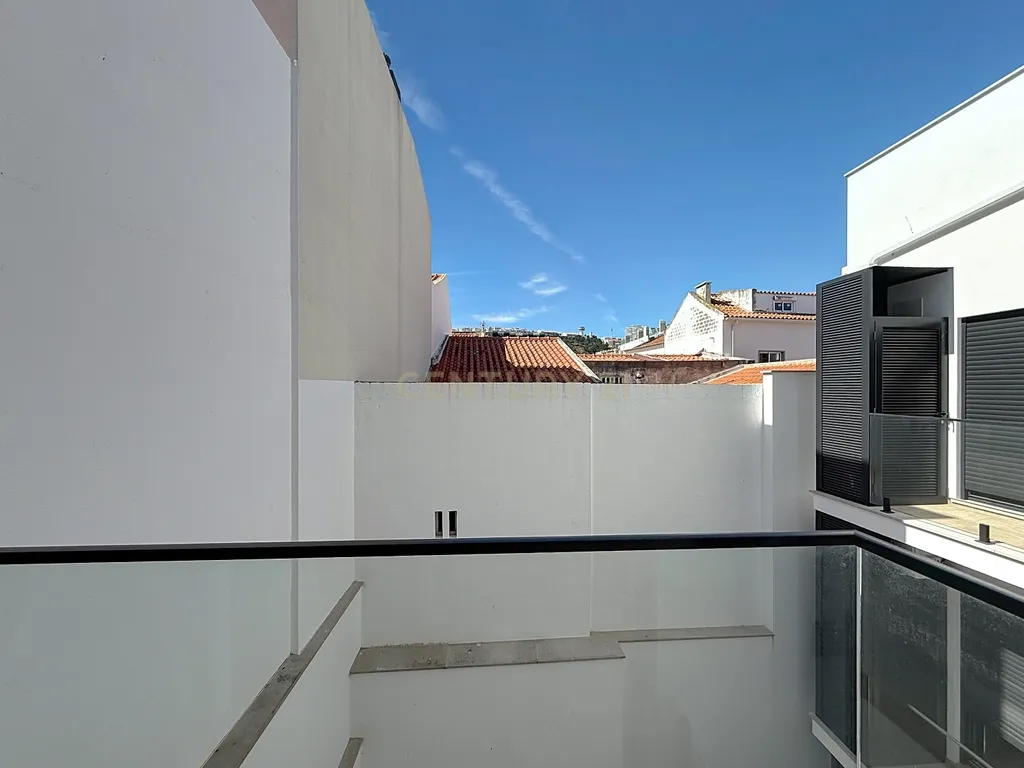 Apartamento T2 Novo - Arrendamento no Centro da Nazaré - Image 23