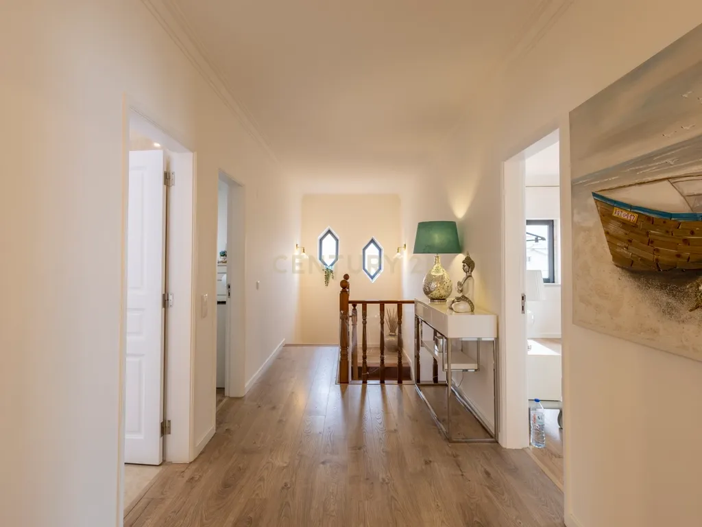 Moradia de Sonho na Charneca da Caparica – Elegância, Conforto e Localização Privilegiada - Image 27