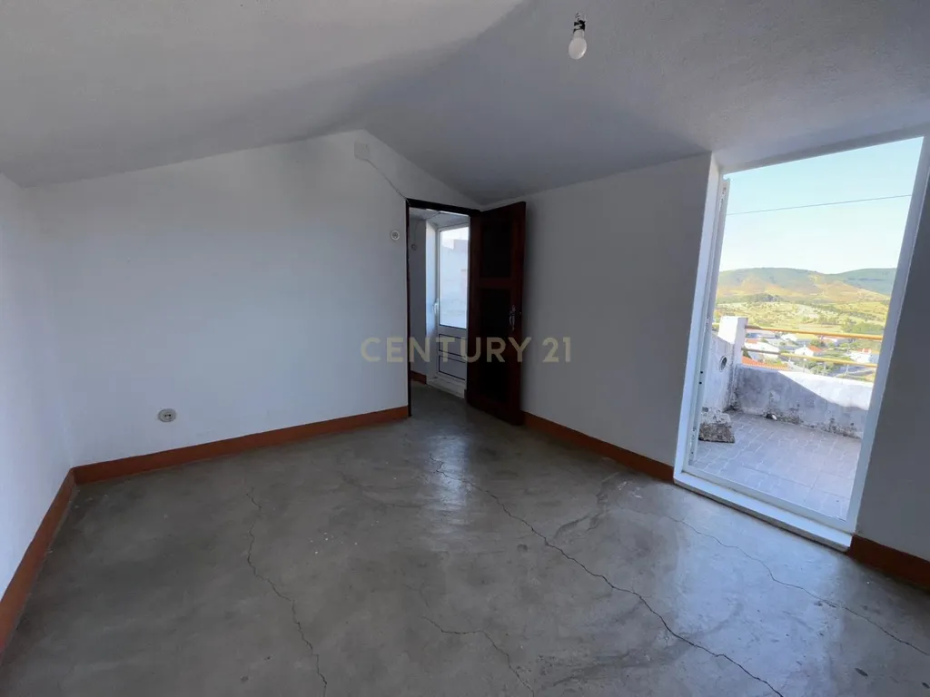 Espaçosa Moradia T3 em Penamacor - Image 15