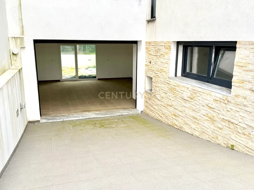 Oportunidade: Moradia T5 com jardim e piscina, na Sobreda, Almada. Em Venda! - Image 29