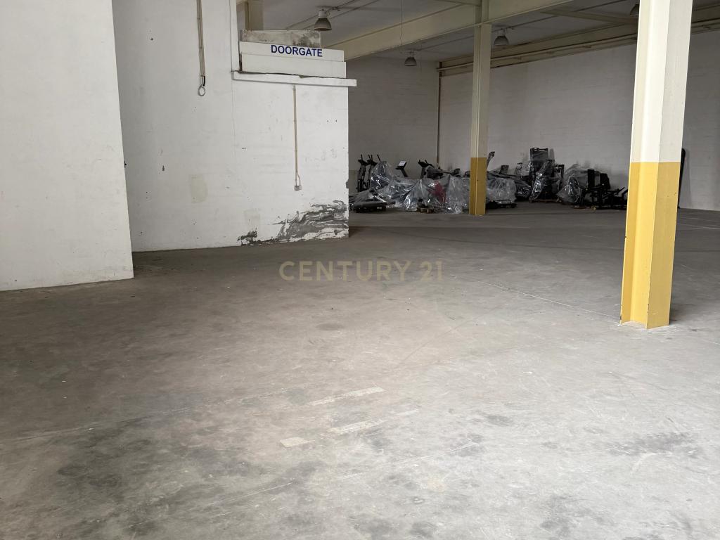Armazém de 1.000 m² | 2 Pisos | Elevado Potencial de Rentabilidade - Image 10
