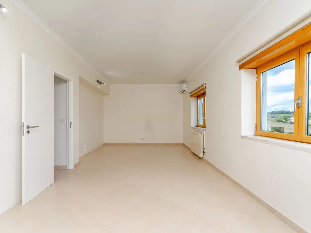 Moradia T4 com Piscina | 426 m² de Construção e Lote de 1.000 m² | Arruda dos Vinhos - Image 24