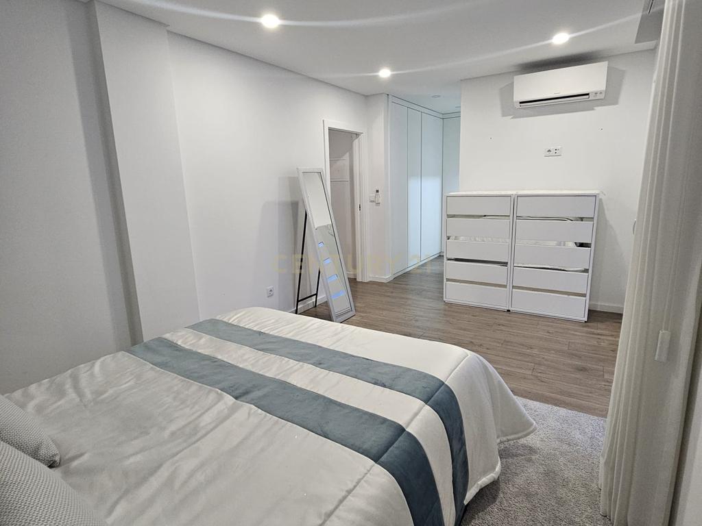 Moradia T4+1 de Luxo em Famões – Elegância, Conforto e Localização Premium - Image 15