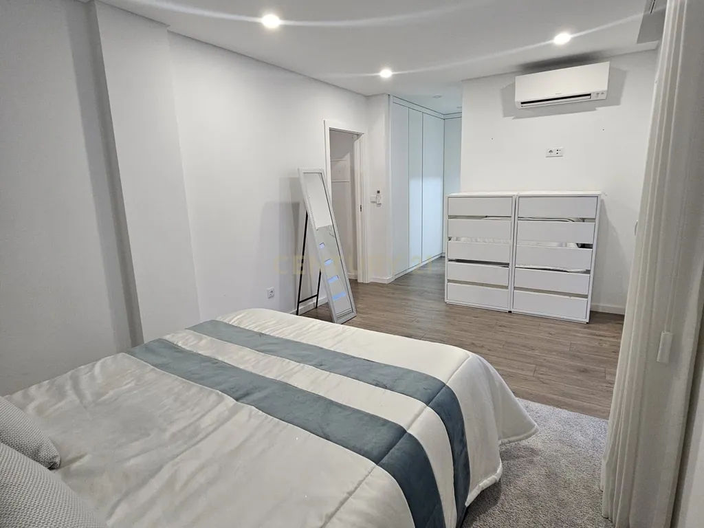 Moradia T4+1 de Luxo em Famões – Elegância, Conforto e Localização Premium - Image 15
