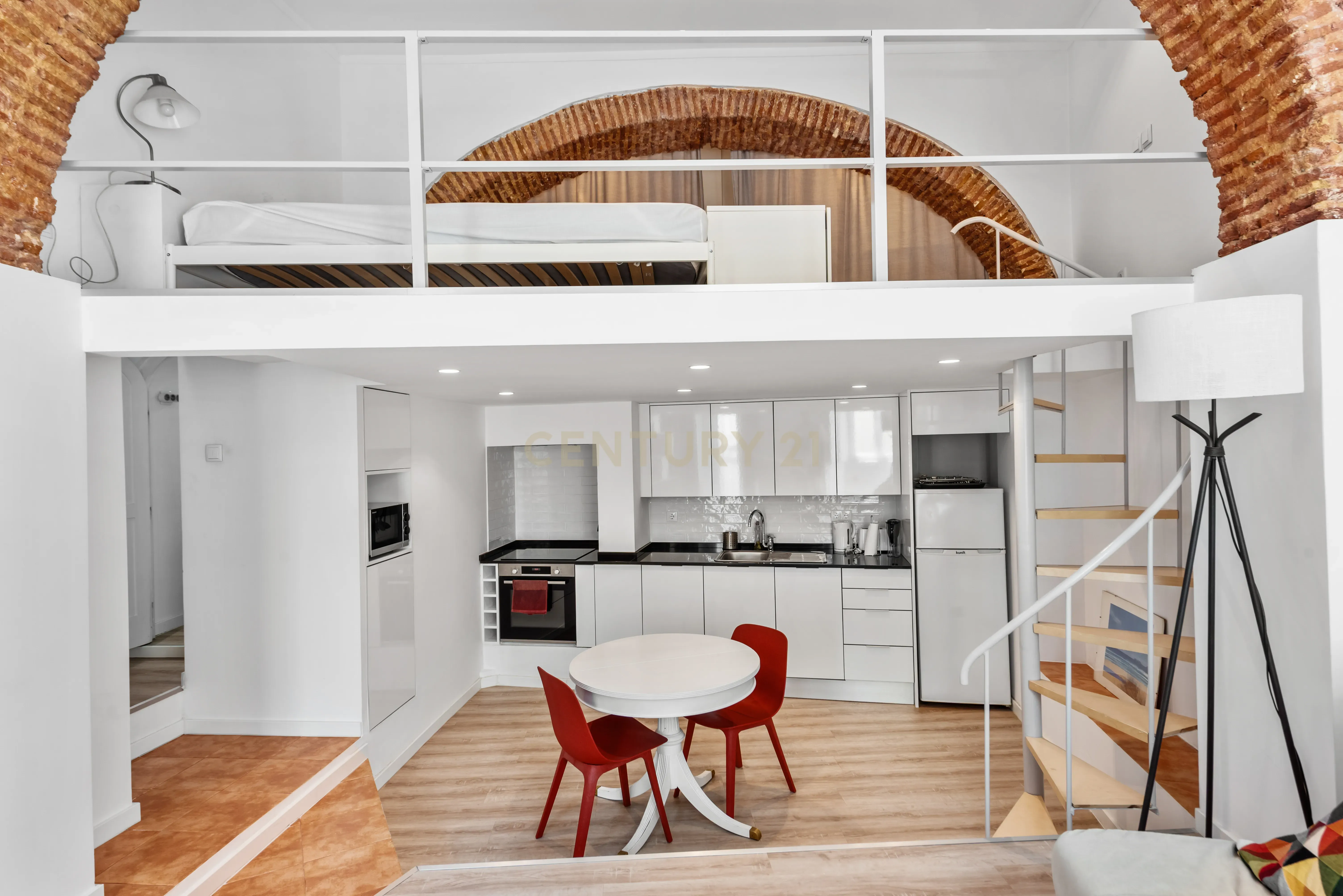 Fotografia 3 de Loft T0+1 Renovado em Alcântara a 50 metros da futura estação de metro de Alcântara