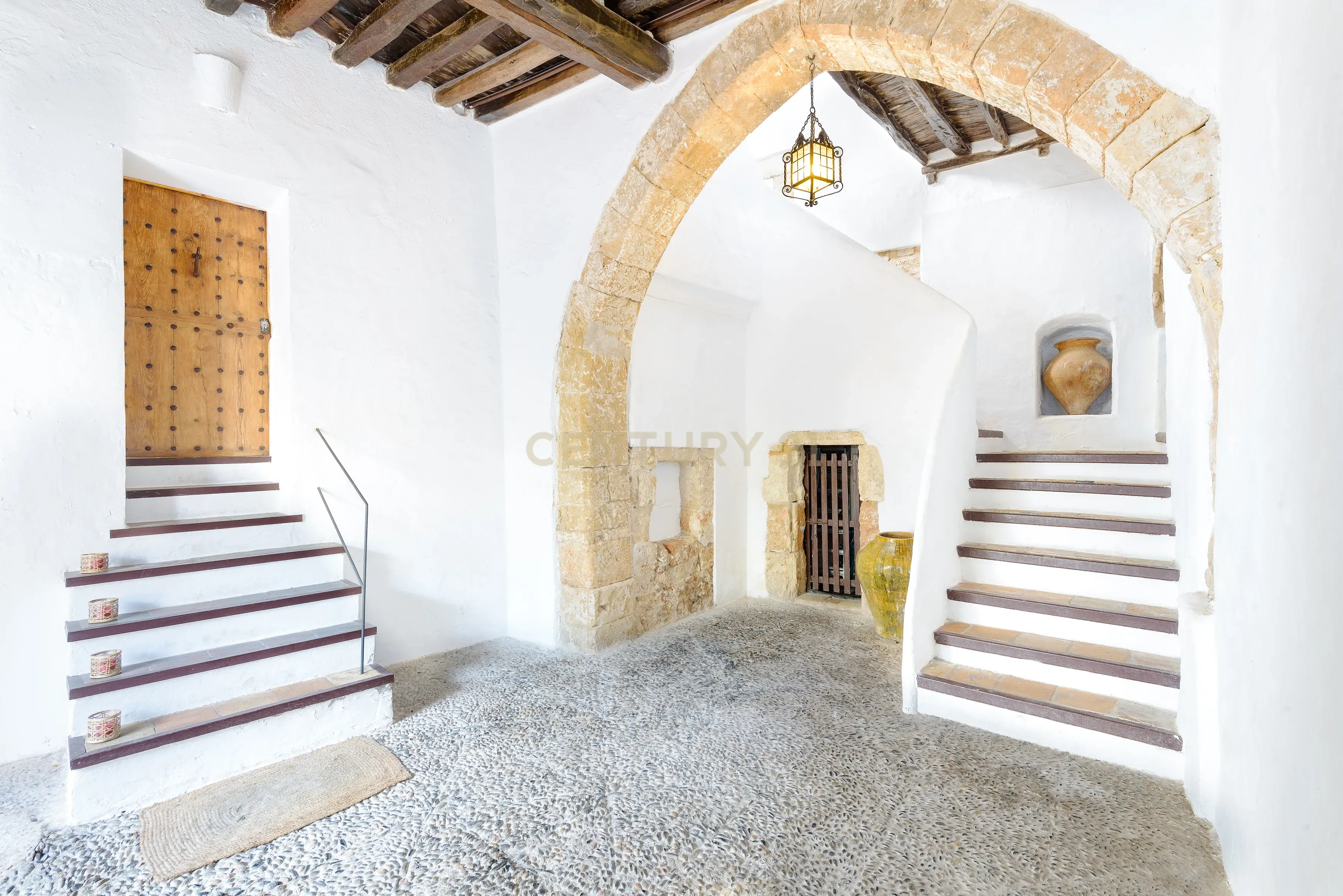 À venda: Casa histórica com grande potencial em Dalt Vila – Ibiza - Image 1