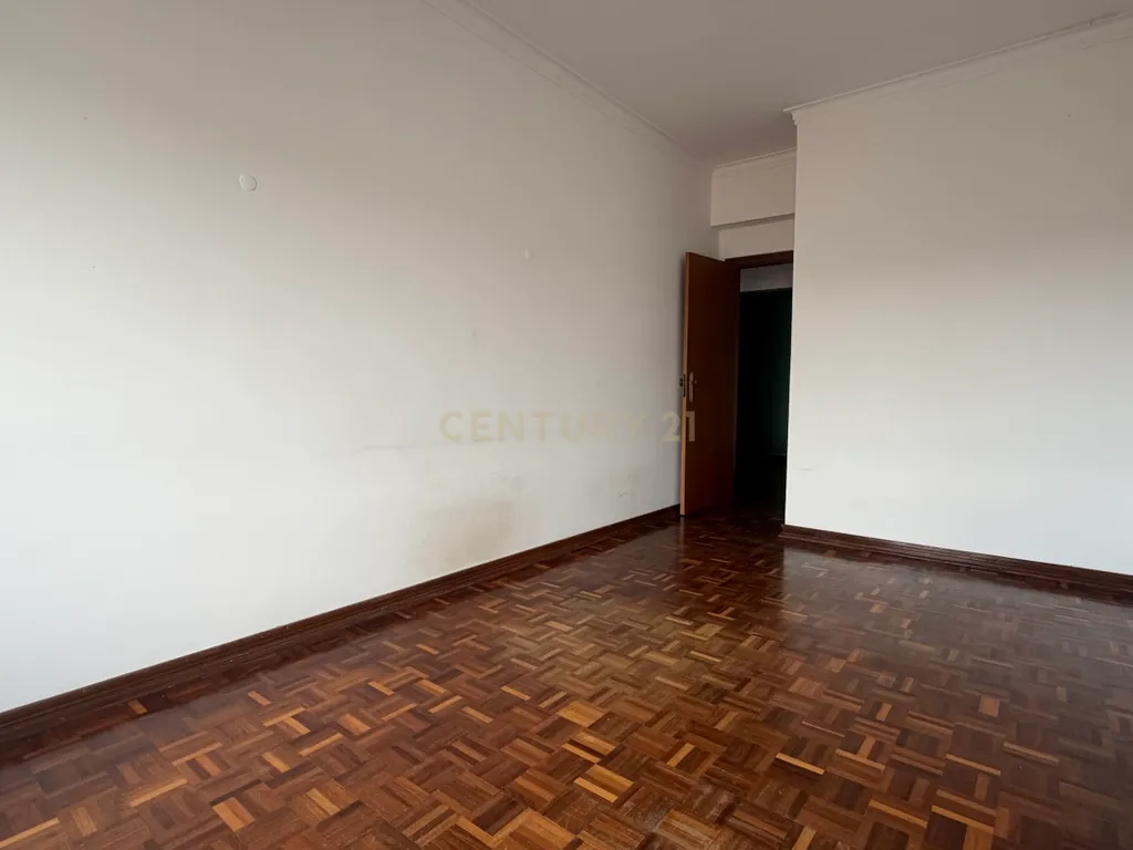Apartamento T3 com Varandas e Vista Panorâmica no Bonfim, em Setúbal - Image 28