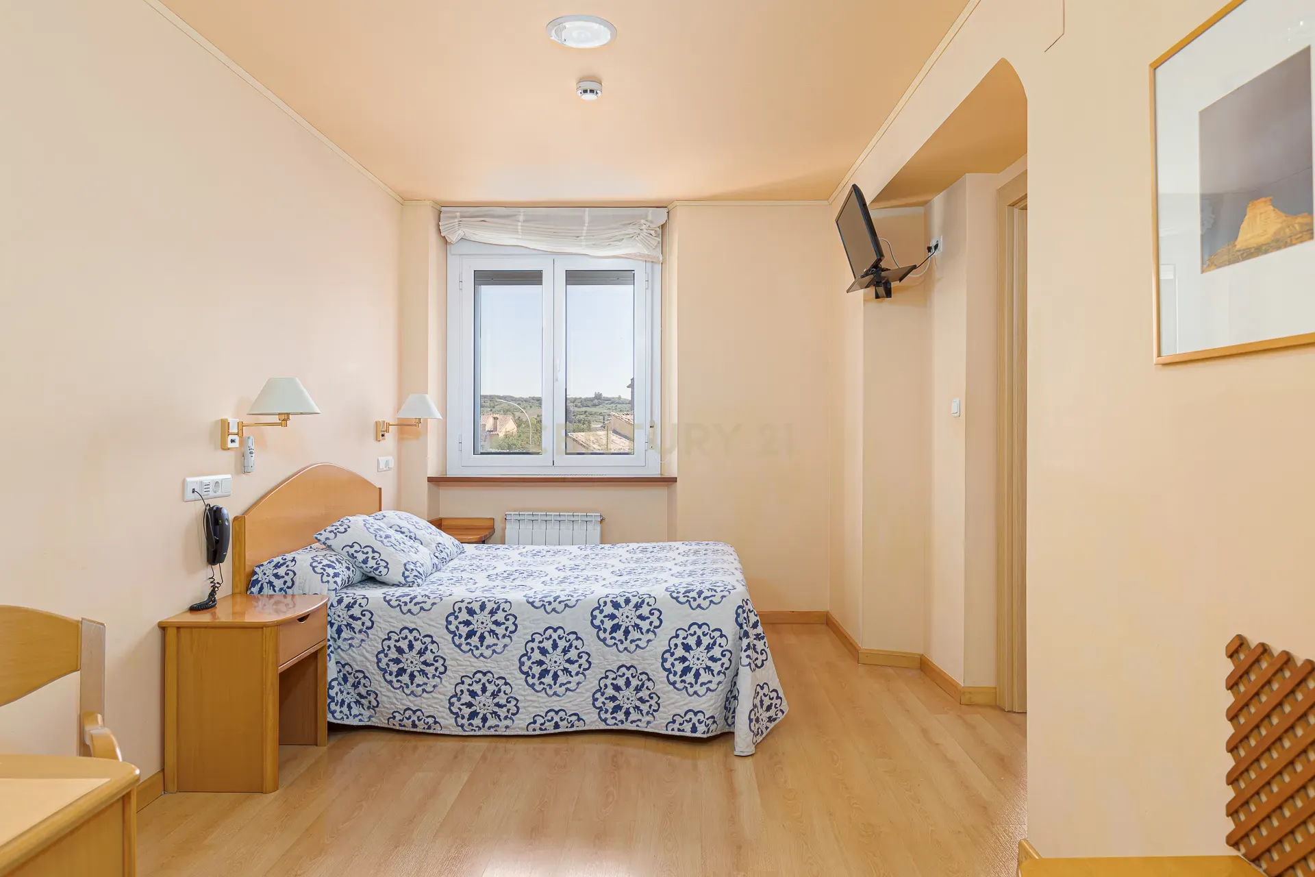 Hotel Moderno em Aragón com 25 Quartos e Vista Panorâmica - Image 7