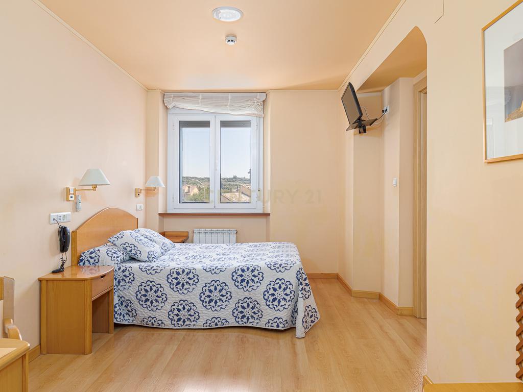 Hotel Moderno em Aragón com 25 Quartos e Vista Panorâmica - Image 7