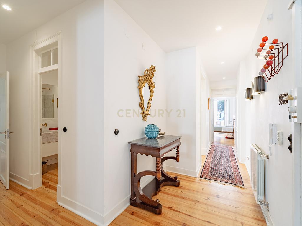 APARTAMENTO DE LUXO NA RUA DE SÃO BENTO — 188 m² | PRÍNCIPE REAL · ESTRELA - Image 1