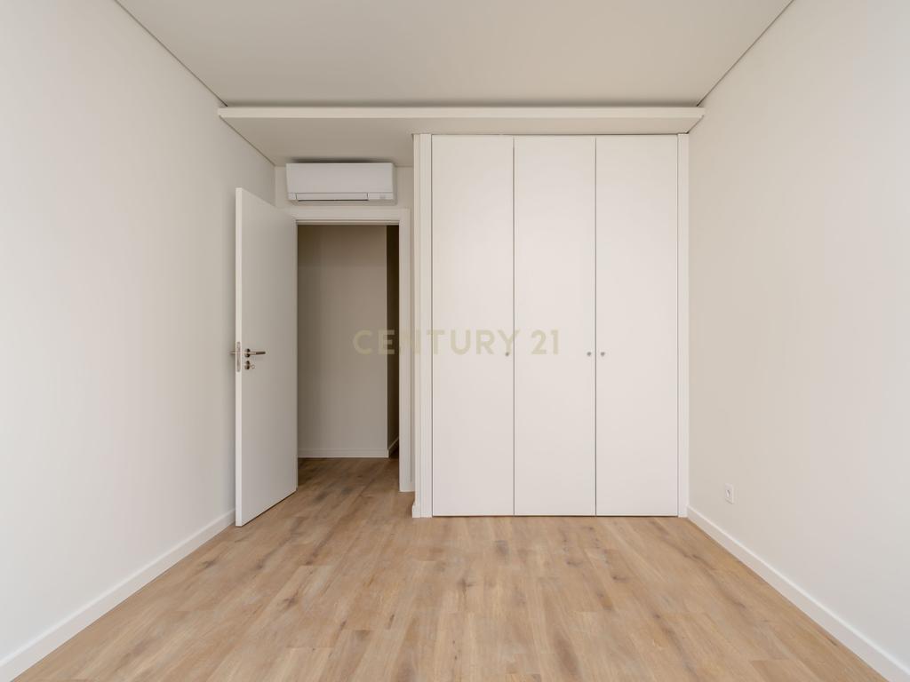 Exclusiva Penthouse T4 inserida num Empreendimento em Almada - Image 18
