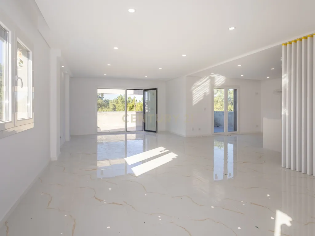 Carisma e boas áreas na sua Moradia Nova T4 Suites!!! no Pinhal do General - Image 34