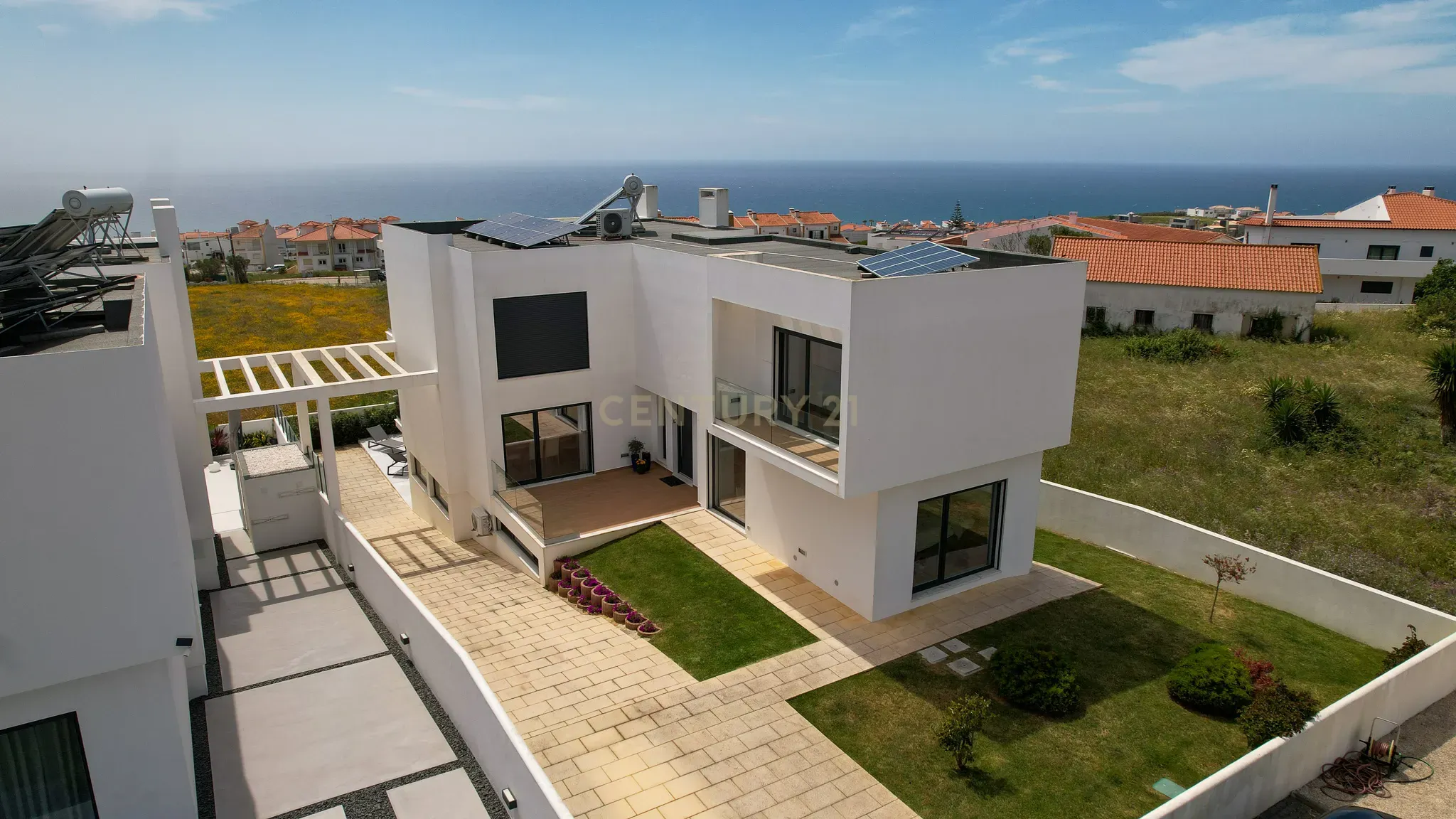 Oportunidade Única em Ribamar – Vista Mar, Qualidade e Localização de Excelência - Image 1