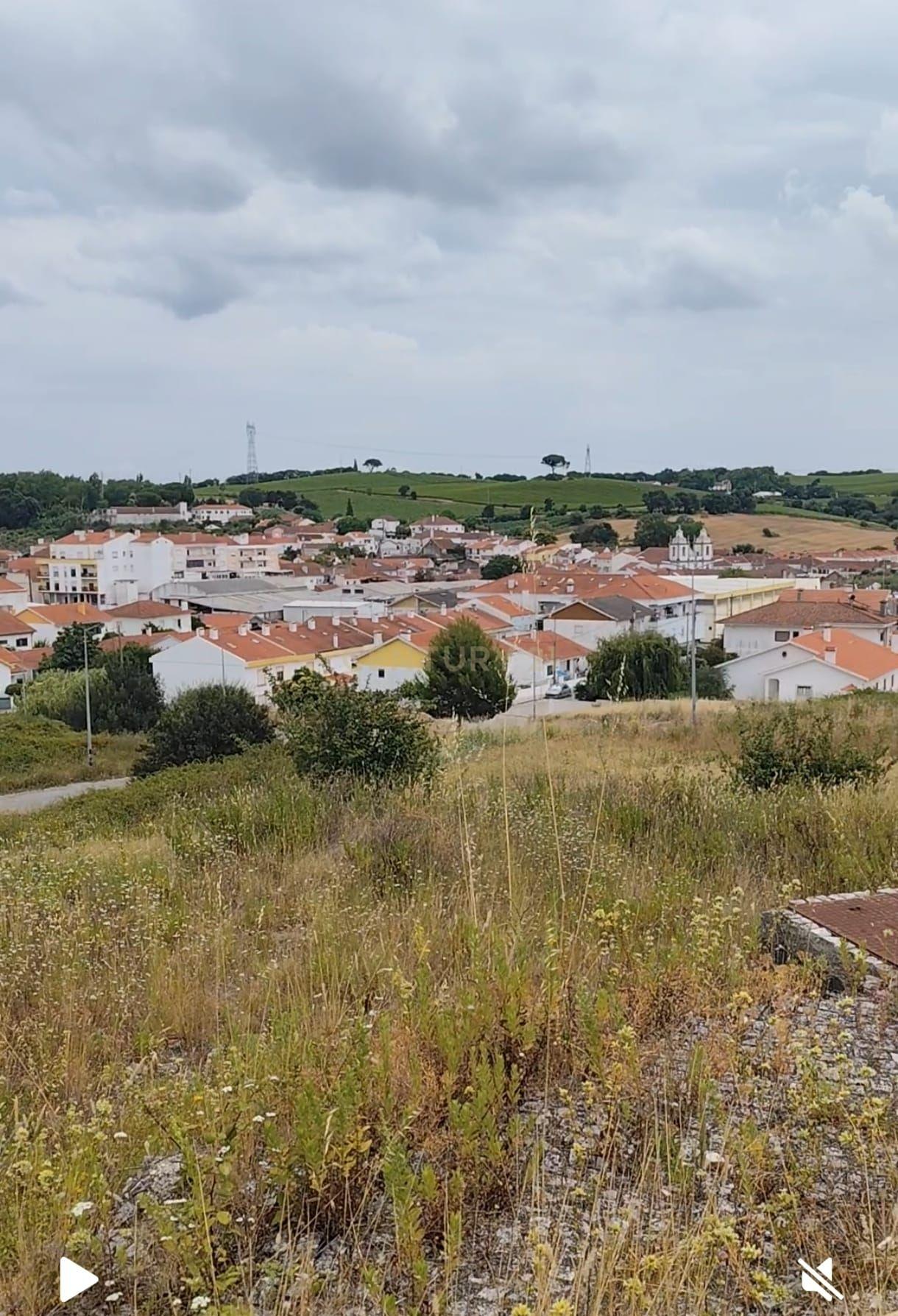 Fotografia 11 de Oportunidade de investimento: terreno para construção de 8 fogos na Merceana  8 apartamentos)