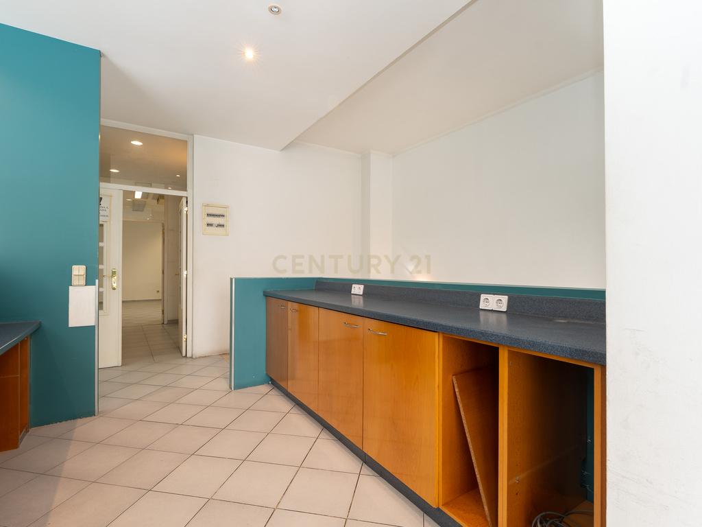 **Fantástica loja de dois pisos em Linda a Velha** - Image 16