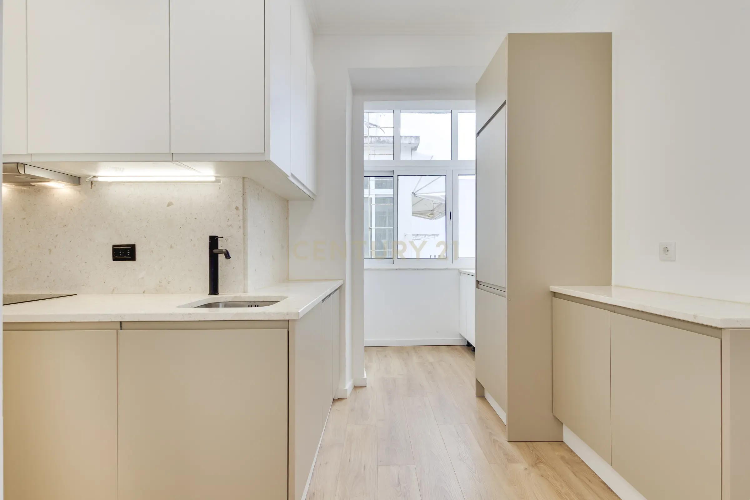 Fotografia 9 de Apartamento T2, totalmente renovado na Rua David Lopes 13