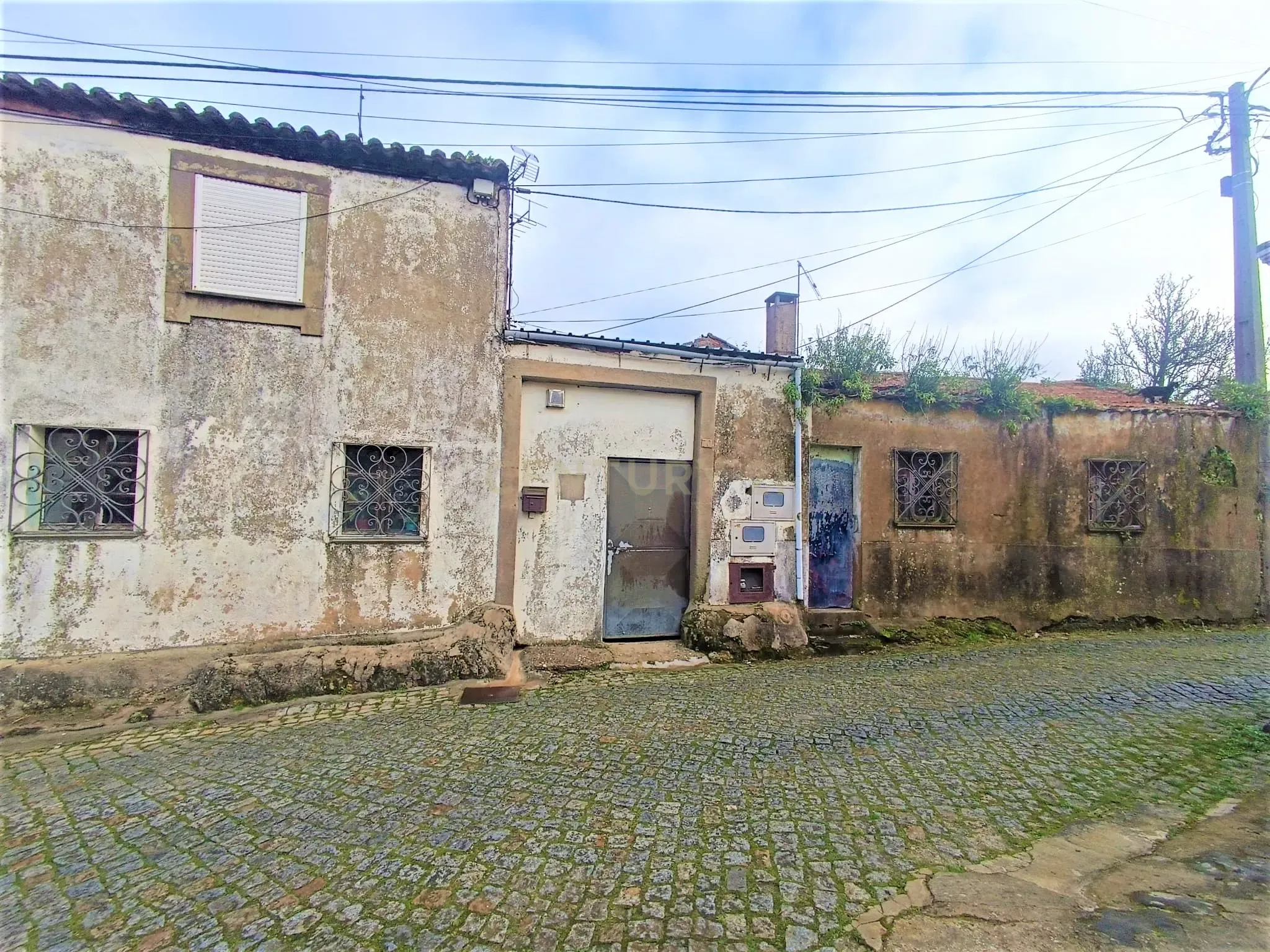 Duas moradias juntas para remodelar ou edificar 3 mordias à entrada de Esmoriz, Ovar, Aveiro - Image 2