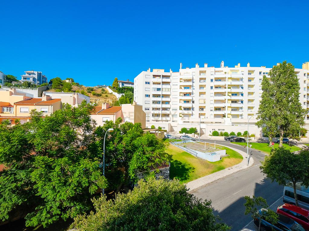 Apartamento T3 luminoso na Parede com varandas, garagem e arrecadação - Image 23