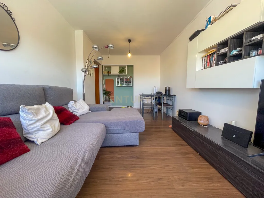 Apartamento T2 com Excelente Localização no Monte de Caparica - Image 1