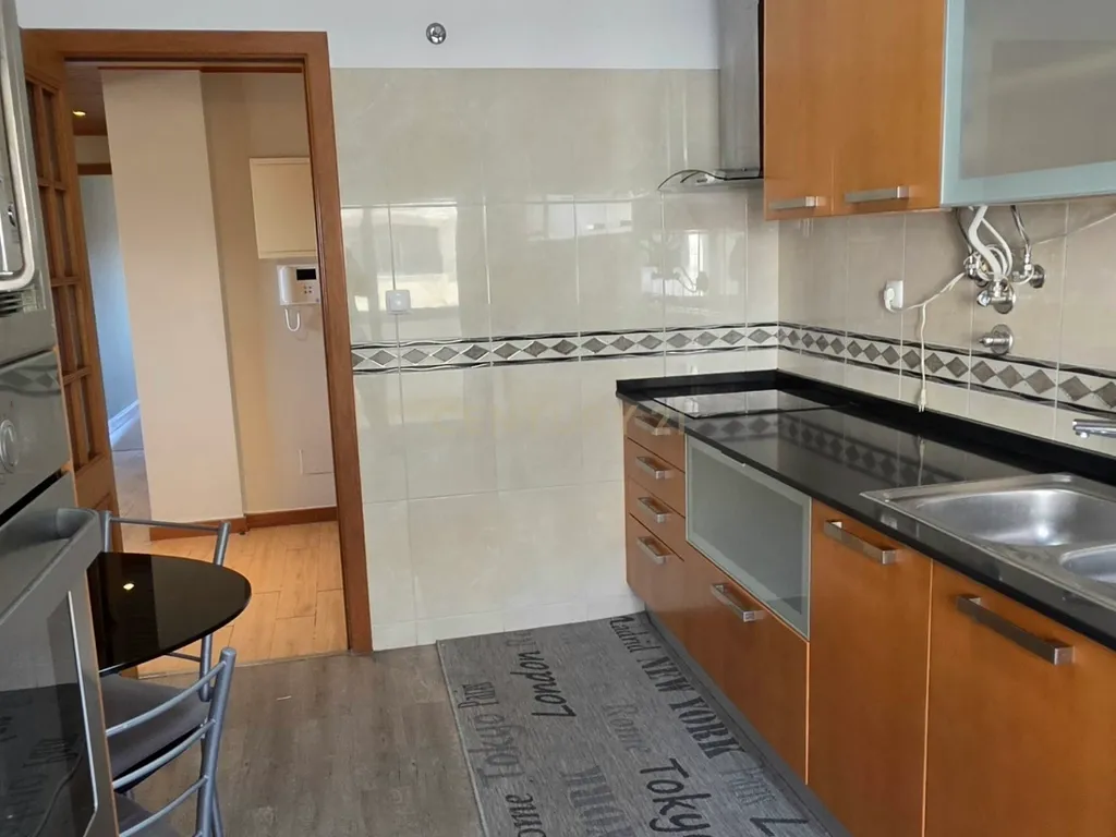 Excelente apartamento T2 com parqueamento - Image 35