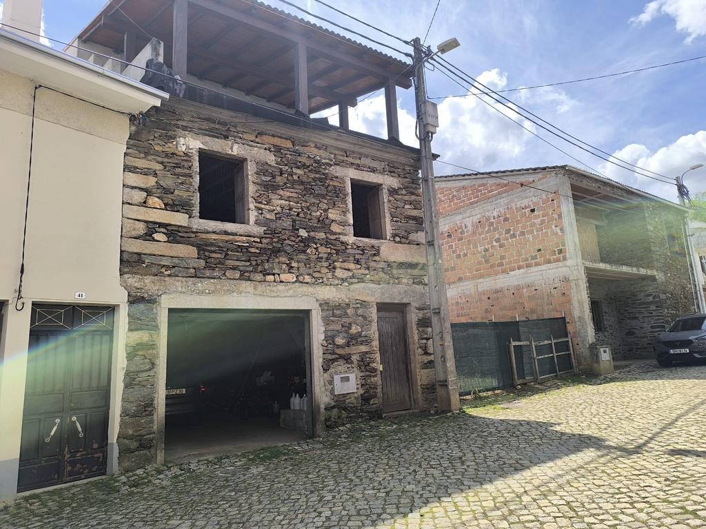 Armazém em Pré-Construção de Moradia em Quintanilha - 50.000€ - Image 2
