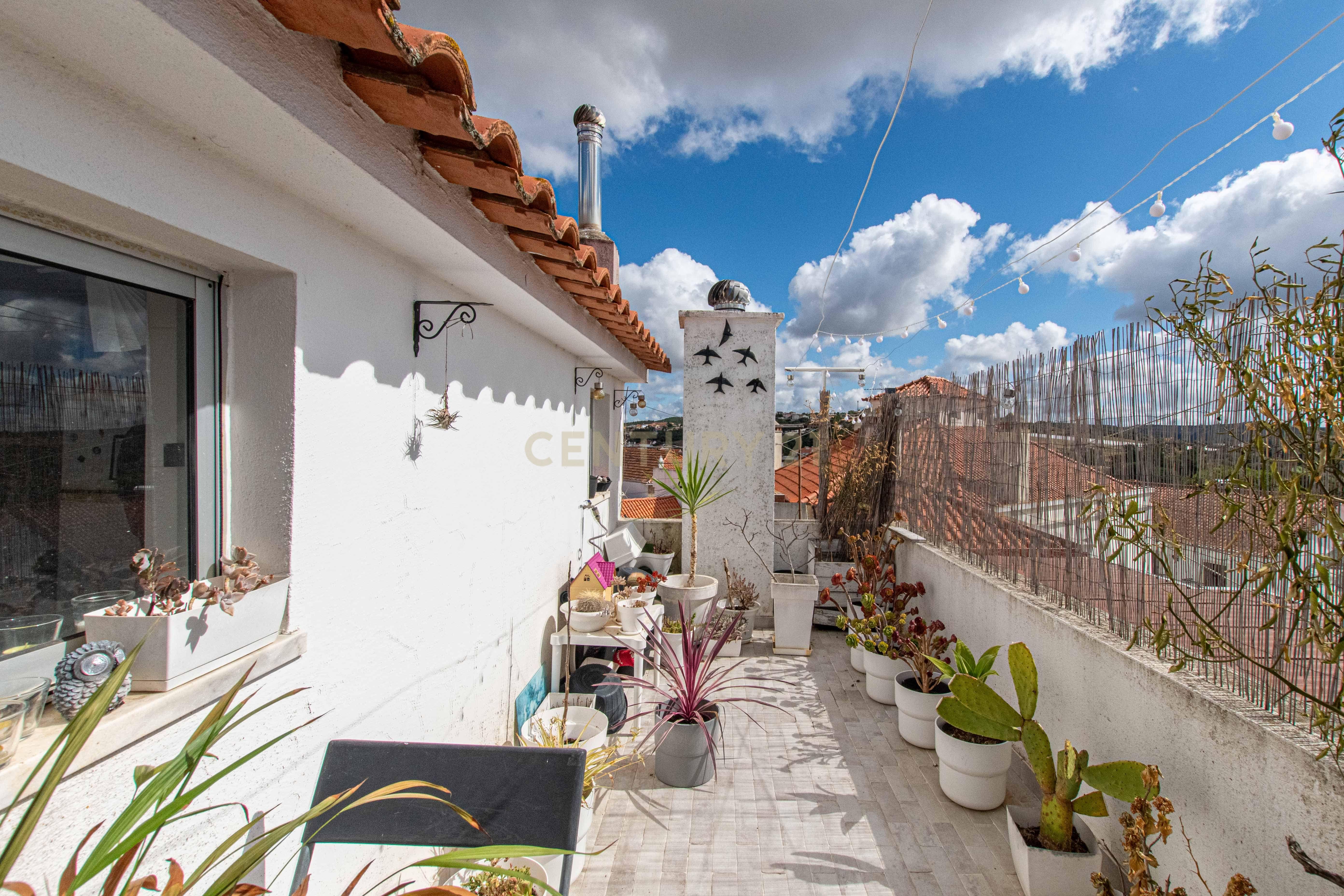Fotografia 11 de Prédio de 3 pisos | Potencial de rendimento até 2.100€/mês | Póvoa da Galega - Mafra