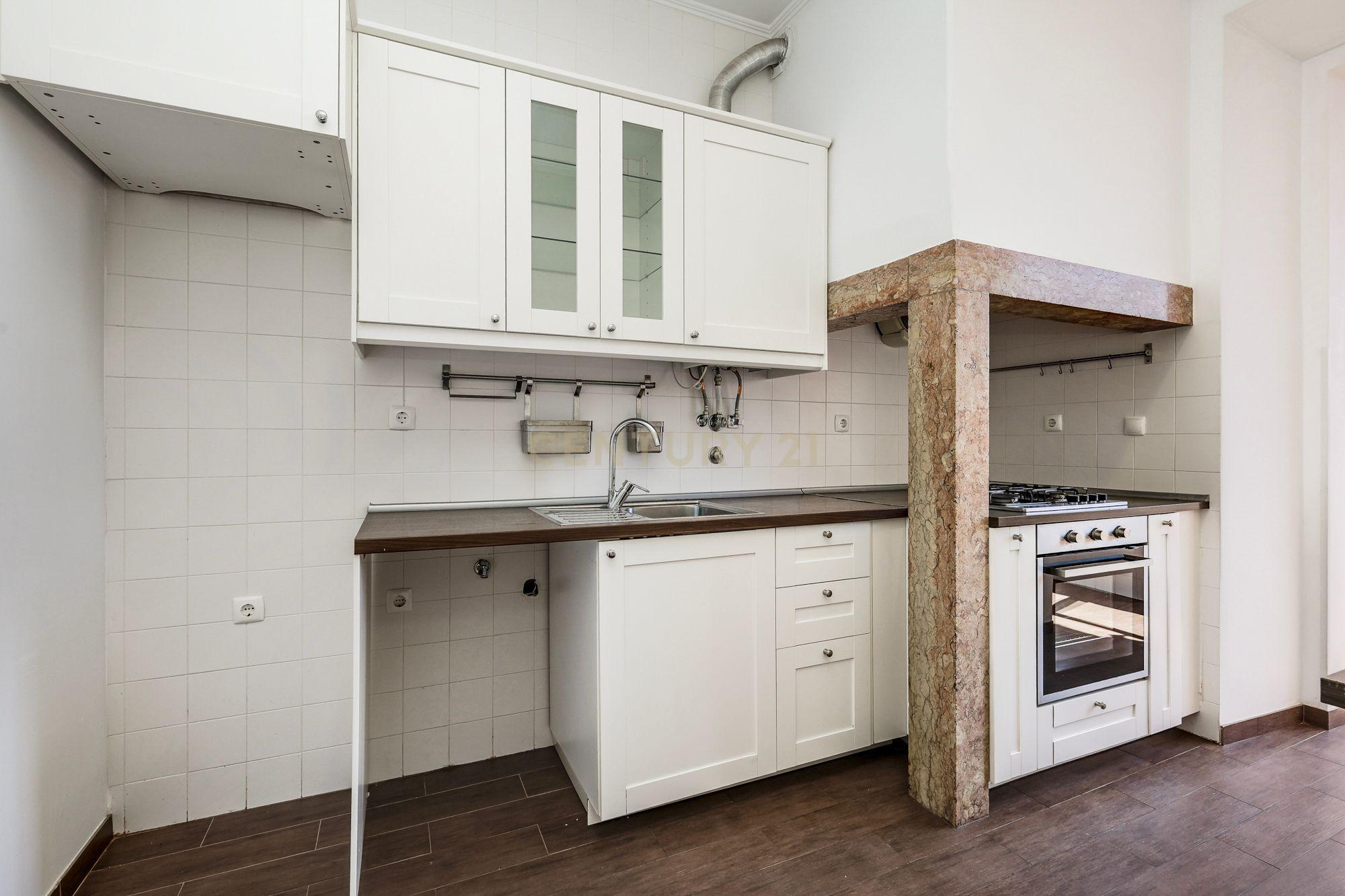 Fotografia 5 de Arrendamento de Apartamento T3, Renovado, na Lapa - Estrela